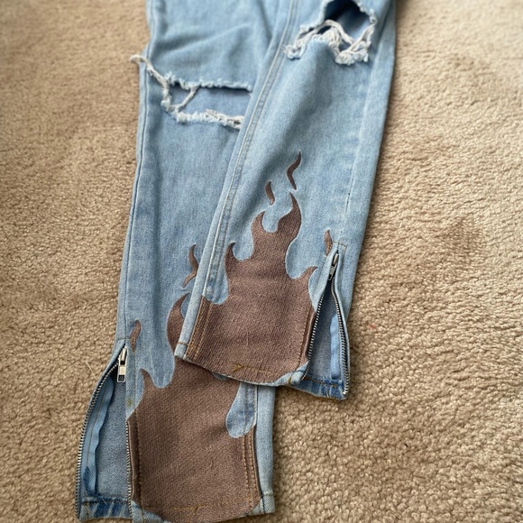 SKINNY STRETCH EXPLODED KNEE RIPPED ZIPPERED ANKLE JEANS - Picture 5 of 7